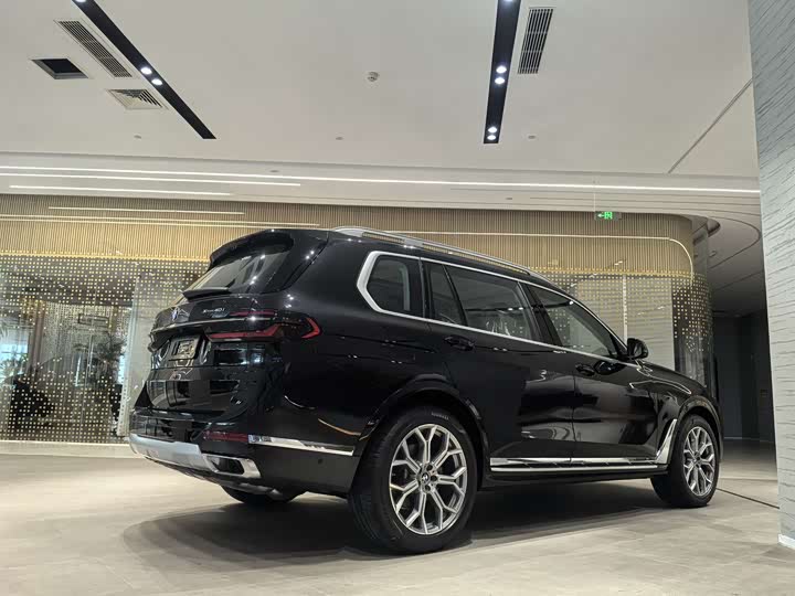 Фото 27 - BMW X7