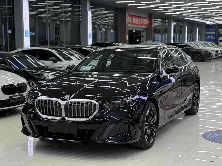 Фото 1 - BMW 5 Series