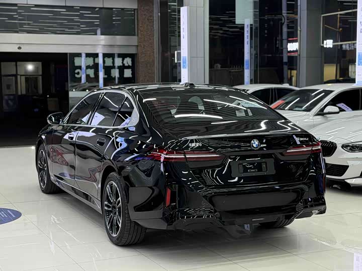 Фото 5 - BMW 5 Series