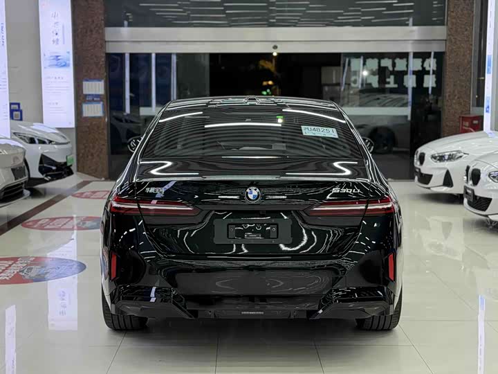Фото 6 - BMW 5 Series
