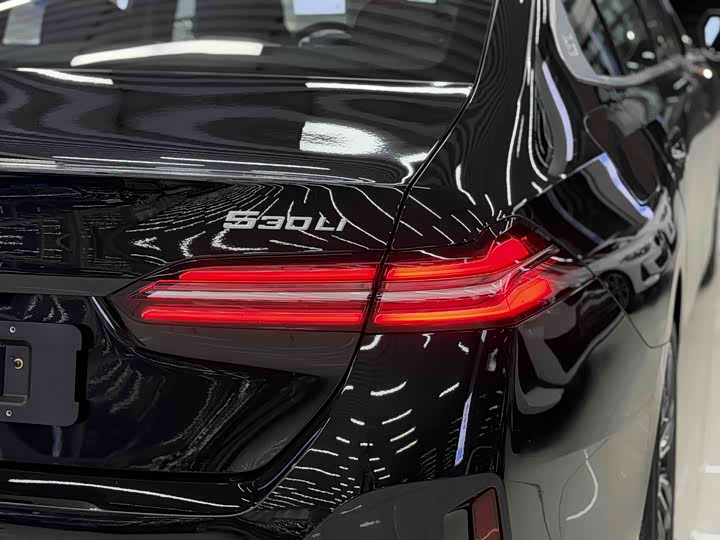 Фото 8 - BMW 5 Series