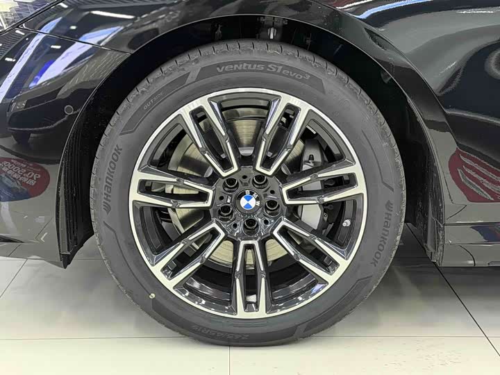 Фото 9 - BMW 5 Series