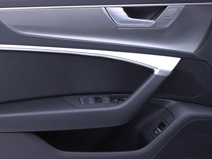 Фото 7 - Audi A6L