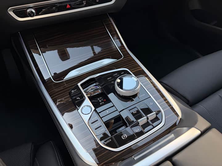 Фото 17 - BMW X7