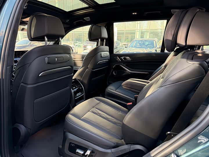 Фото 18 - BMW X7