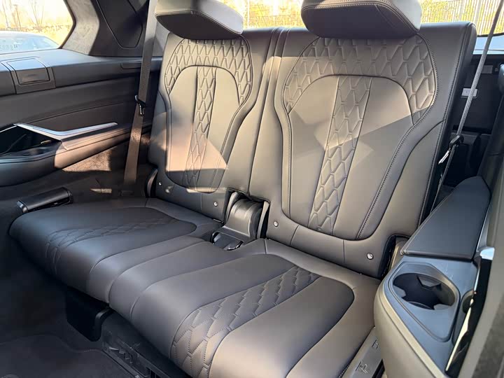 Фото 23 - BMW X7