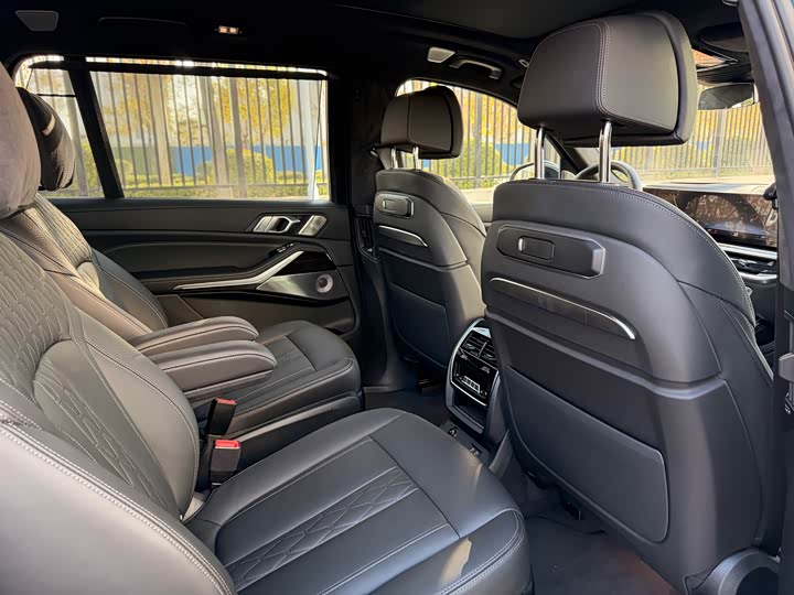 Фото 24 - BMW X7