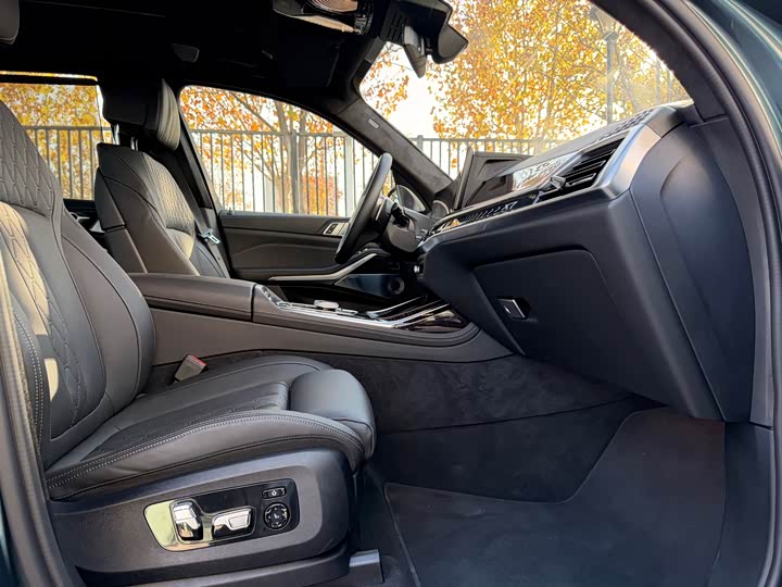 Фото 26 - BMW X7