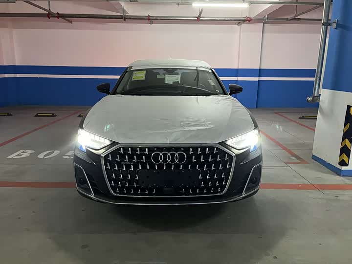 Фото 2 - Audi A8