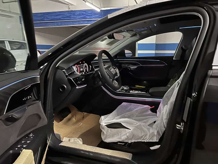 Фото 5 - Audi A8