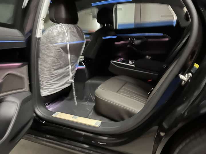 Фото 6 - Audi A8