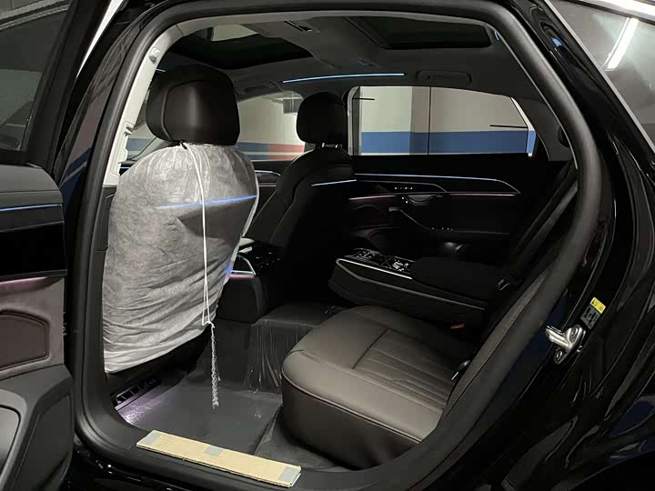 Фото 7 - Audi A8