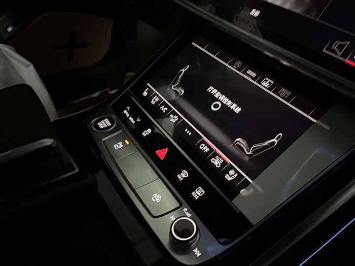 Фото 9 - Audi A8