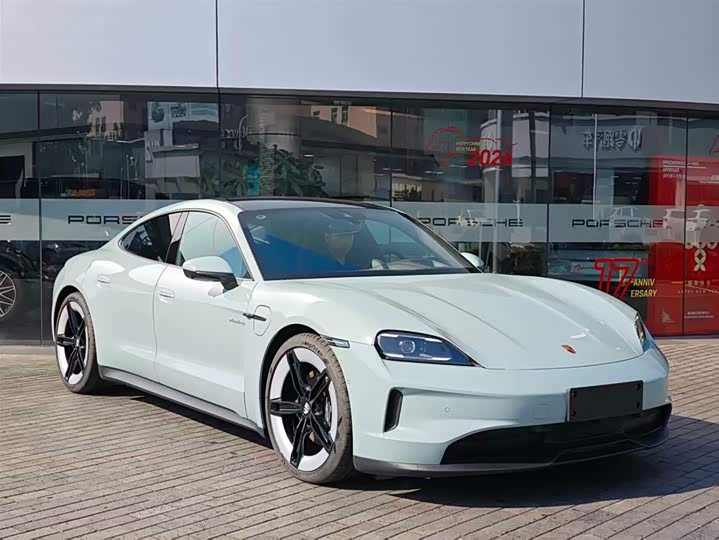 Фото 2 - Porsche Taycan