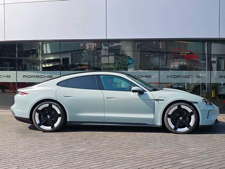 Фото 4 - Porsche Taycan