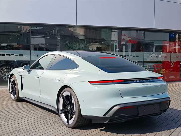 Фото 7 - Porsche Taycan