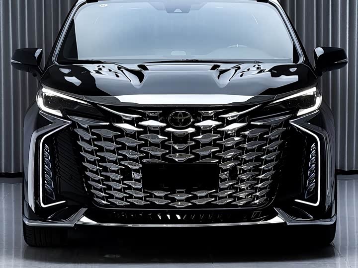 Фото 1 - Toyota Granvia