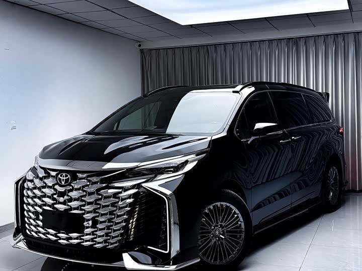 Фото 2 - Toyota Granvia