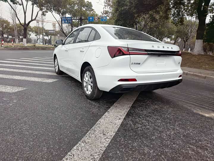 Фото 7 - Roewe i5