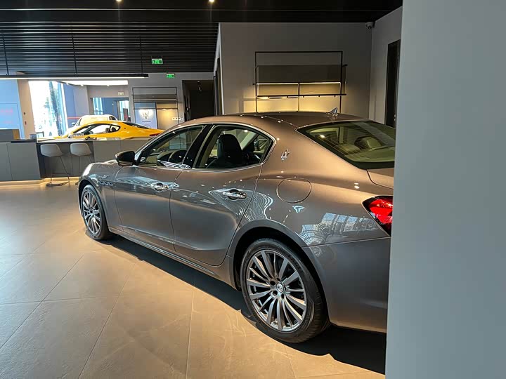 Фото 4 - Maserati Ghibli