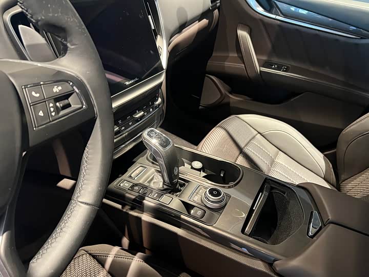 Фото 8 - Maserati Ghibli