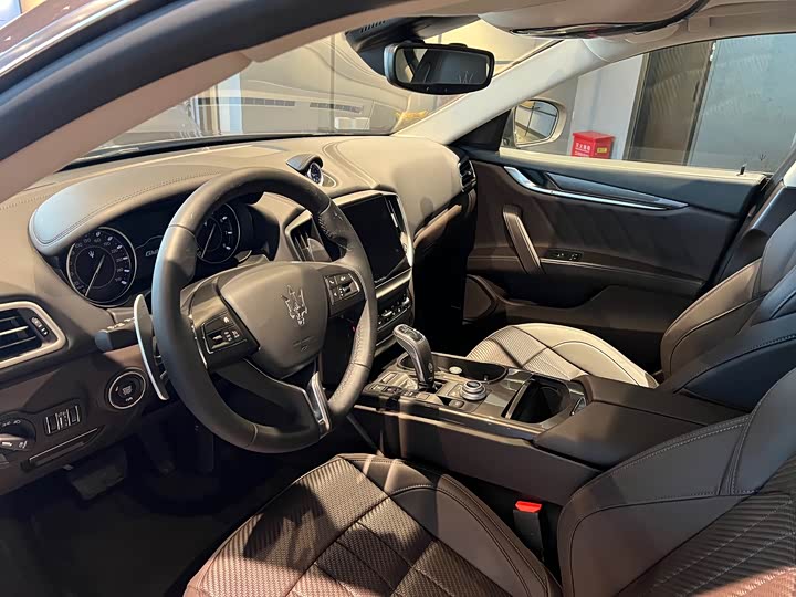 Фото 9 - Maserati Ghibli