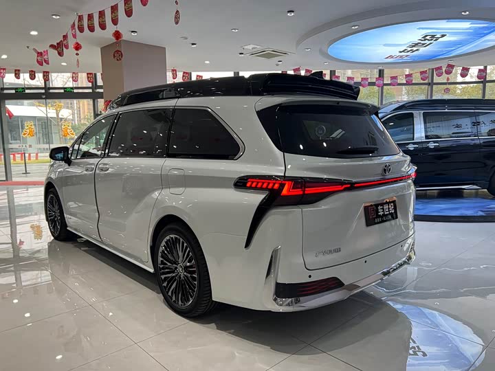 Фото 22 - Toyota Sienna