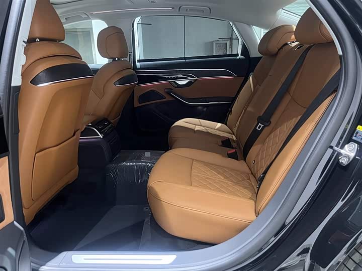 Фото 8 - Audi A8