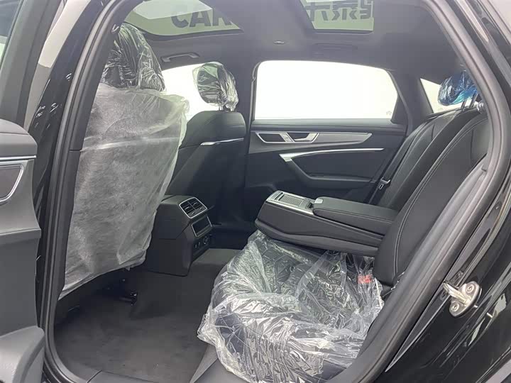 Фото 10 - Audi A6L