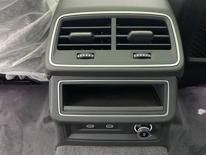 Фото 17 - Audi A6L