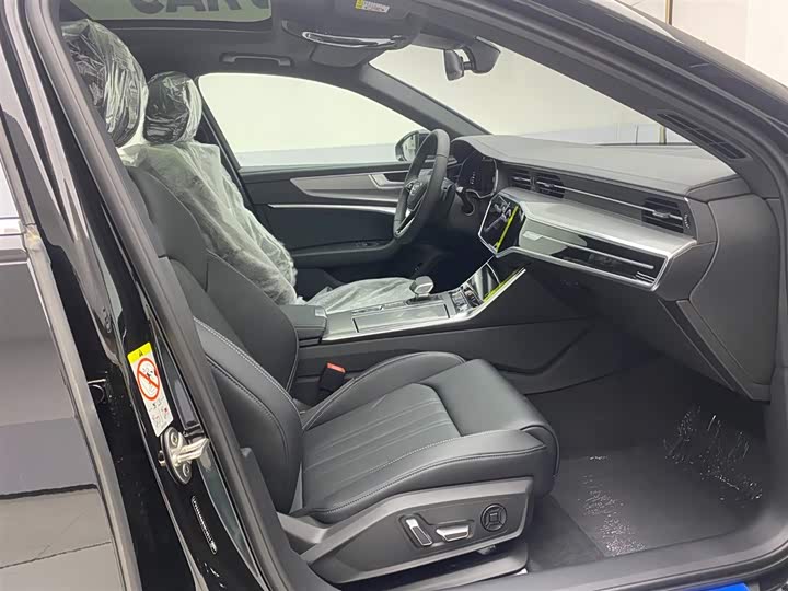 Фото 19 - Audi A6L