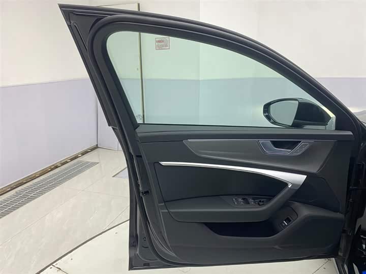 Фото 8 - Audi A6L