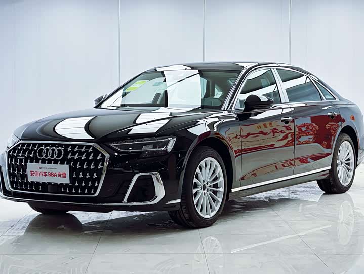 Фото 1 - Audi A8