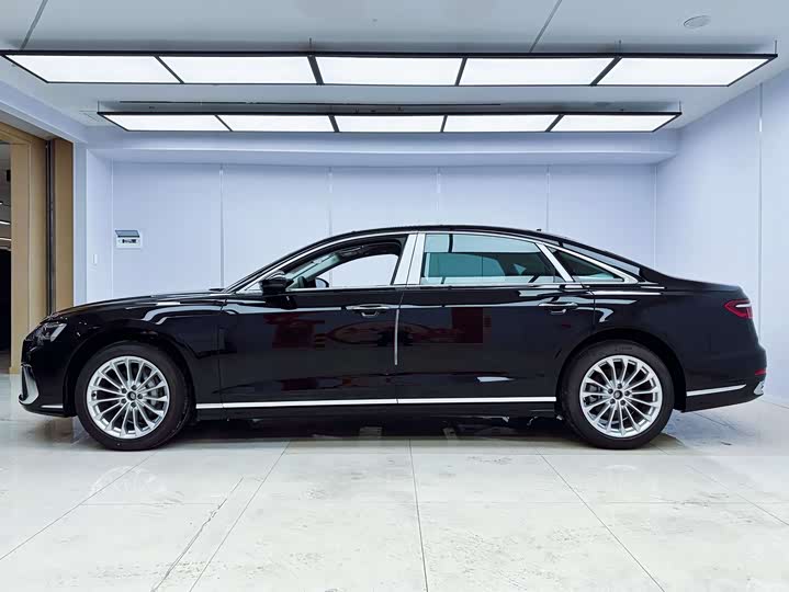Фото 3 - Audi A8