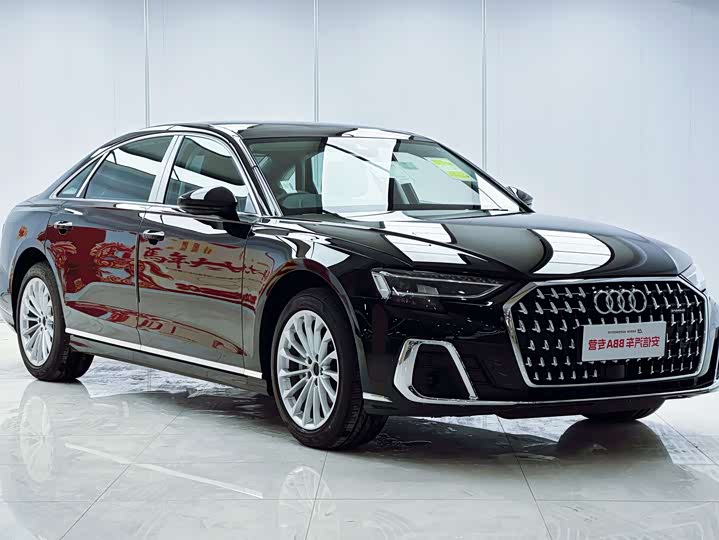 Фото 4 - Audi A8