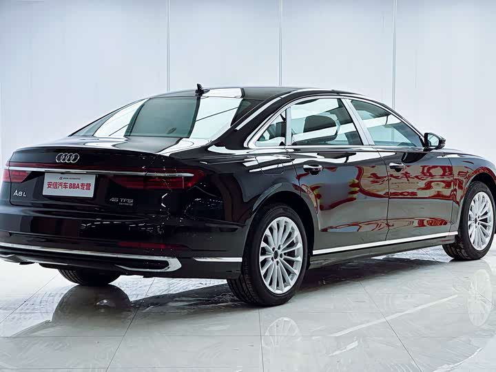 Фото 5 - Audi A8