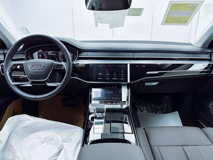 Фото 8 - Audi A8