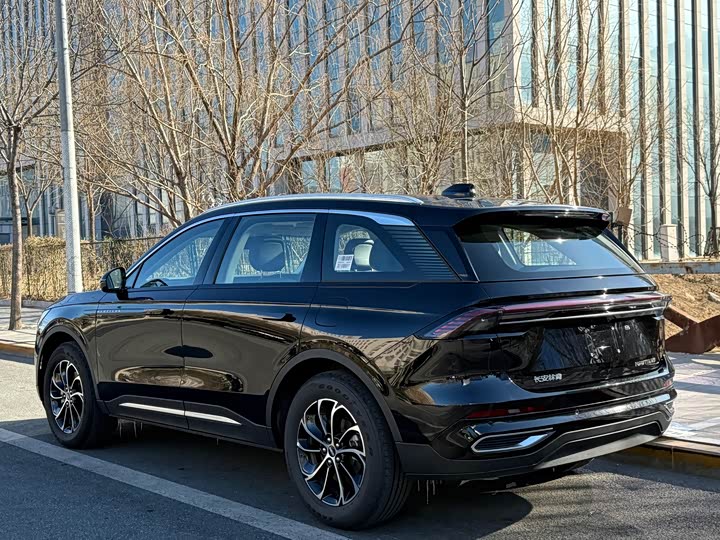 Фото 3 - Lincoln Nautilus