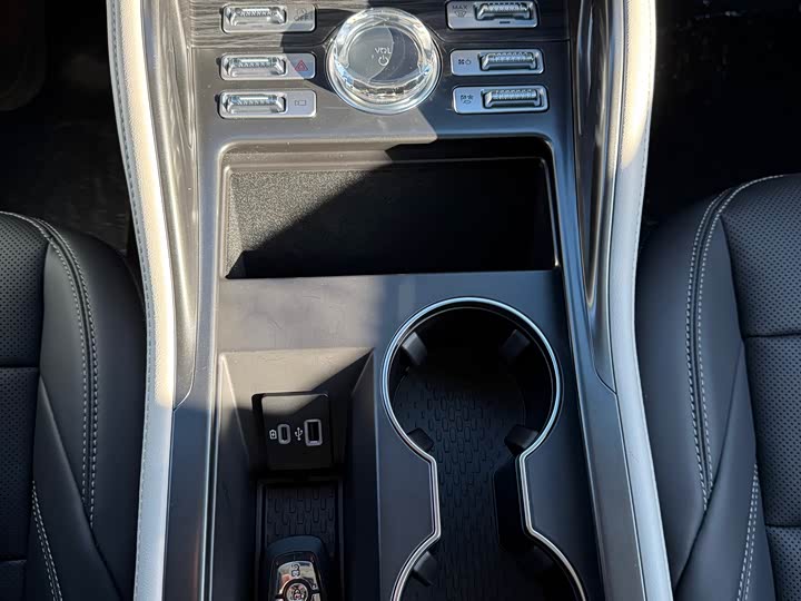 Фото 8 - Lincoln Nautilus