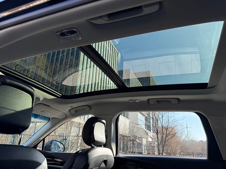 Фото 9 - Lincoln Nautilus