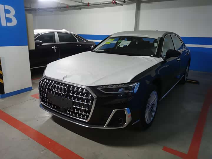 Фото 1 - Audi A8