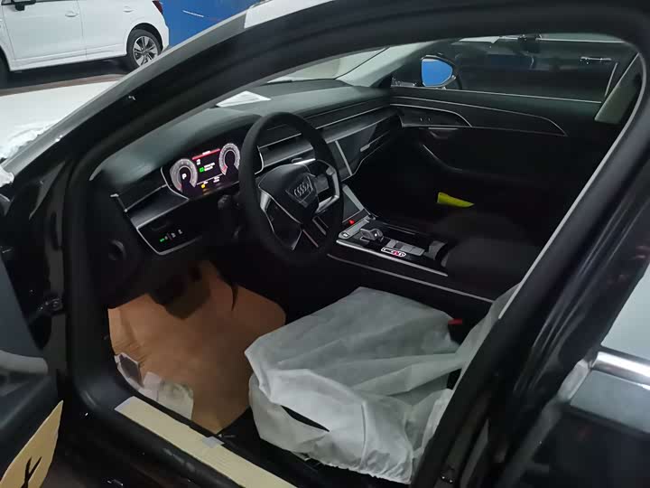 Фото 4 - Audi A8