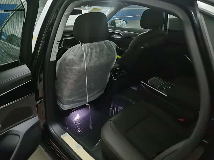 Фото 6 - Audi A8