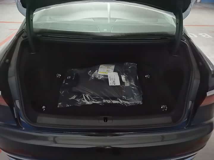 Фото 8 - Audi A8