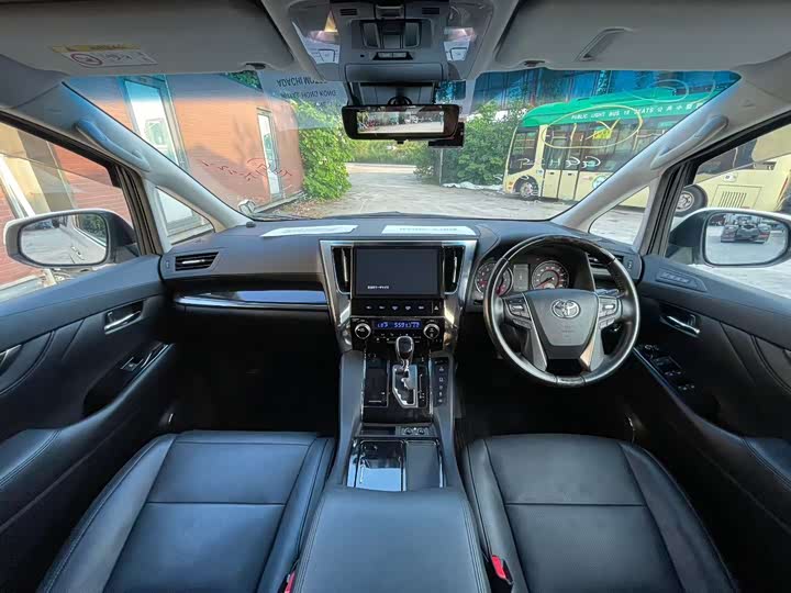 Фото 2 - Toyota Alphard