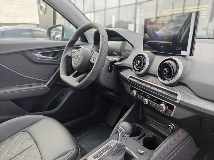 Фото 12 - Audi Q2L