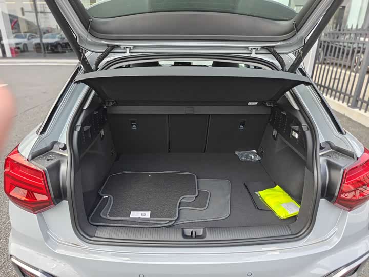 Фото 13 - Audi Q2L