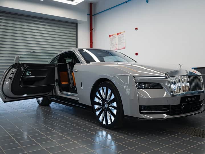 Фото 3 - Rolls-Royce Spectre