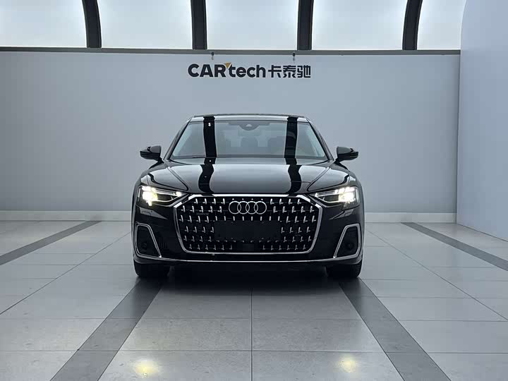 Фото 1 - Audi A8