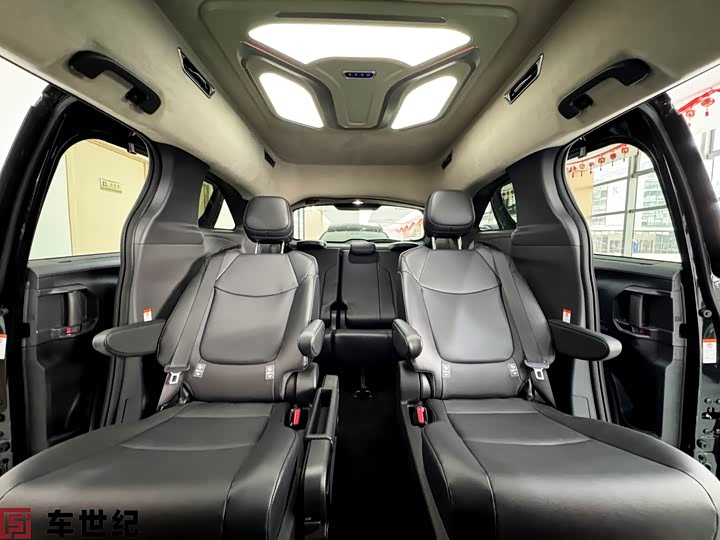 Фото 10 - Toyota Granvia